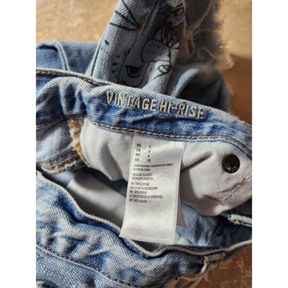 American Eagle SZ 6 Graffiti Print Denim Cutoff Shorts‎ Distressed Button Fly - Picture 6 of 6